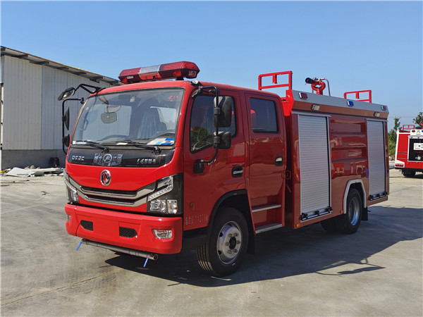 東風5噸水罐消防車